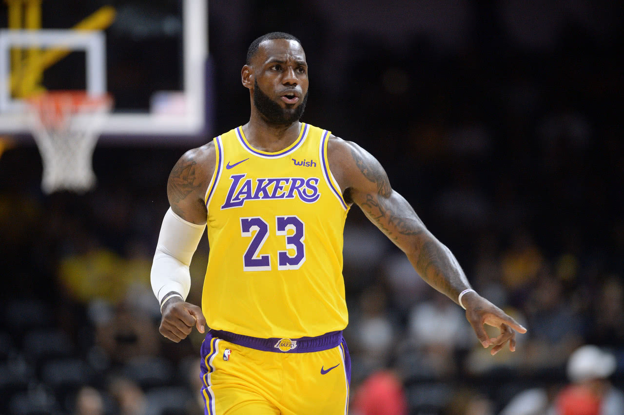 开云官网-包含詹姆斯重返赛场，表现优异首场状态出色，IG观众沸腾！再创辉煌时刻的词条