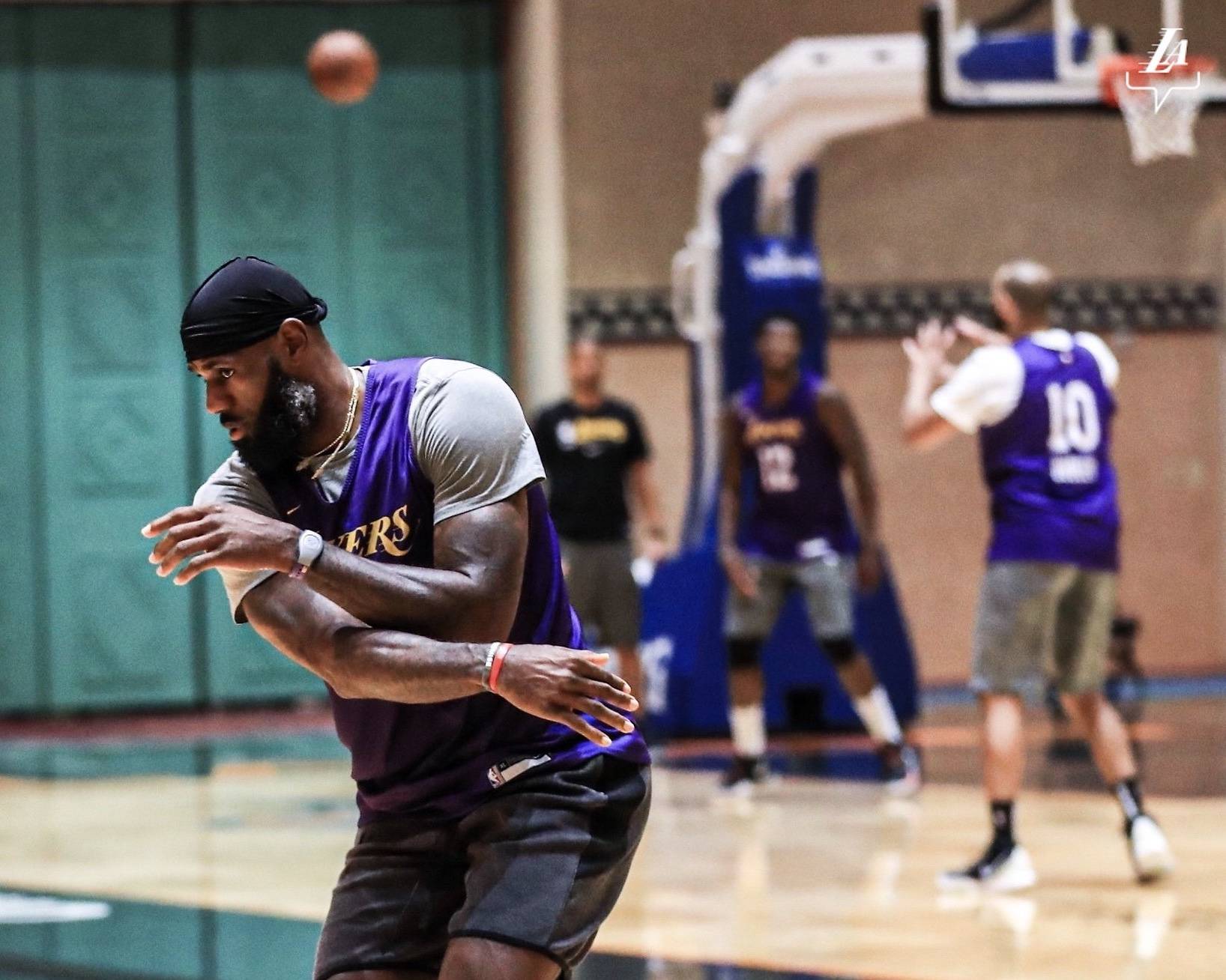 Kaiyun-Ming遭遇十五持续失利,湖人教练压力巨大!引发球迷热议的简单介绍