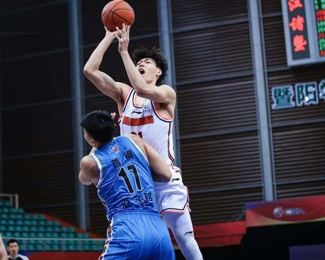 开云APP-深圳男篮内部会议纪要流出——转会期临场应变，NBA总决赛使命明确，阵容厚度经受考验的简单介绍