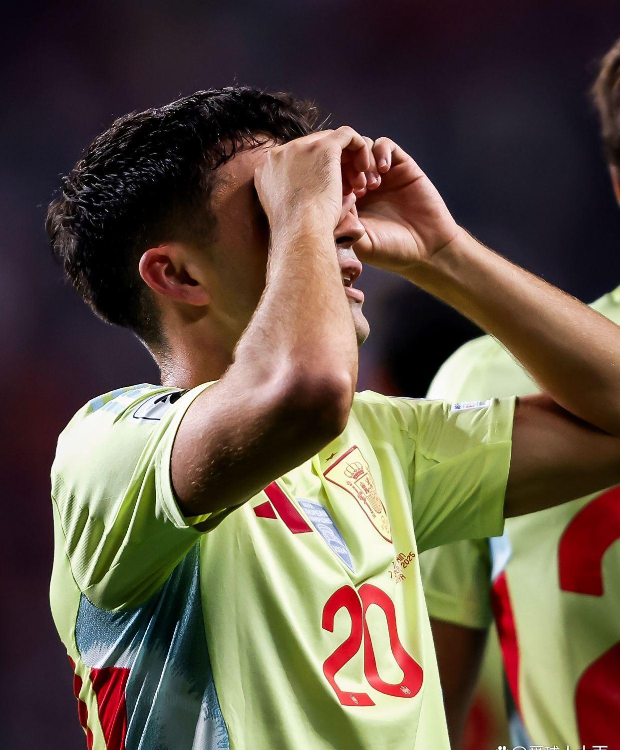 开云在线-窗口期马德里竞技强势反弹——荷甲节点到来，引发热议，更衣室氛围转暖